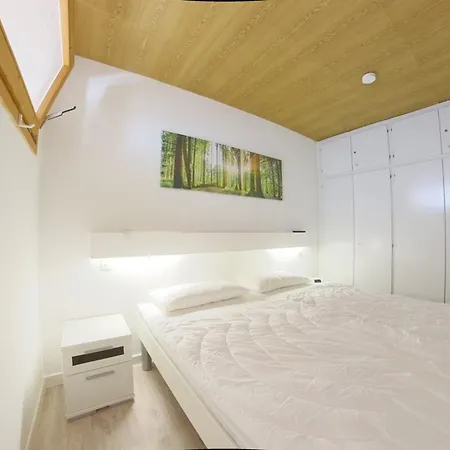 225 Апартаменты